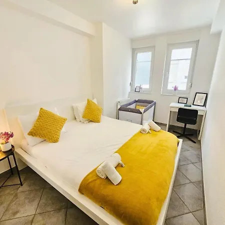 Sunny Garden 1br Flat With Terrace